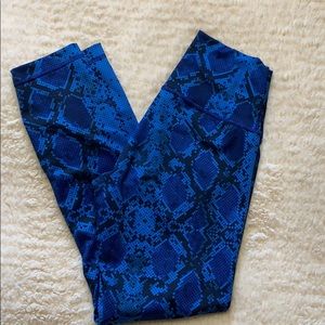 Lululemon blue snakeskin 7/8